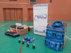 Deportes recibe de la Diputación nuevo material deportivo para el programa el movimiento es vida valorado en 1.800 euros.