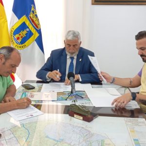 Firmado el convenio por el que el Ayuntamiento de Chipiona subvenciona a la asociación ‘Las Coplas’