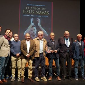 Lleno en el Teatro Cajasol para la presentación del libro “El adiós de Jesús Navas “.